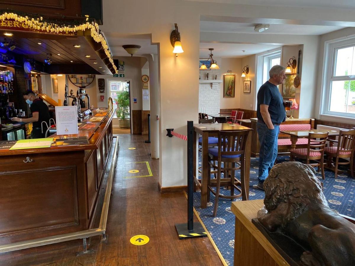 Lion And Fiddle Trowbridge Exterior foto