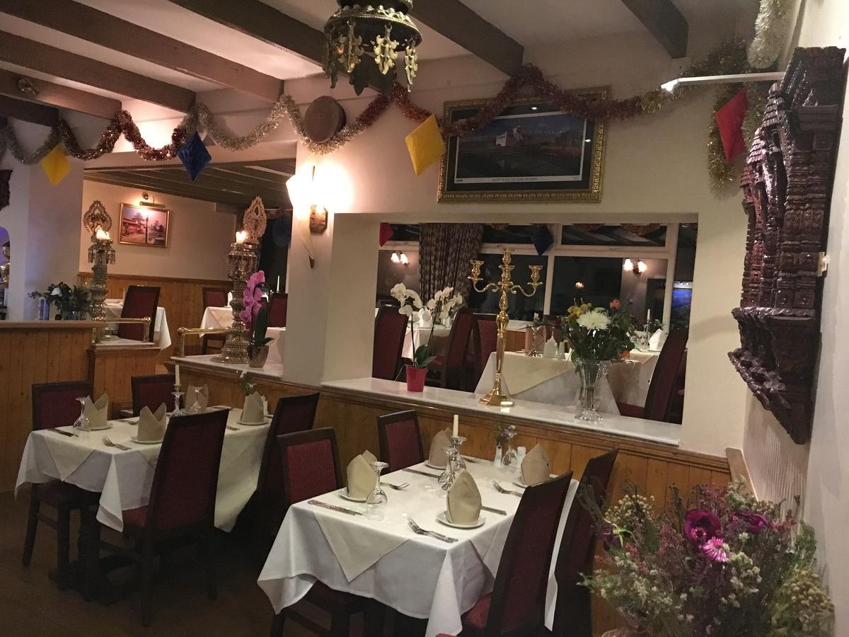 Lion And Fiddle Trowbridge Exterior foto